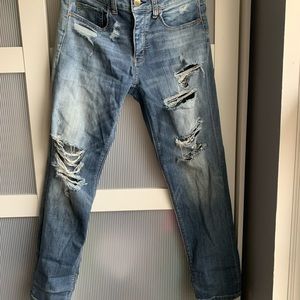 American Eagle distressed tomgirl jeans